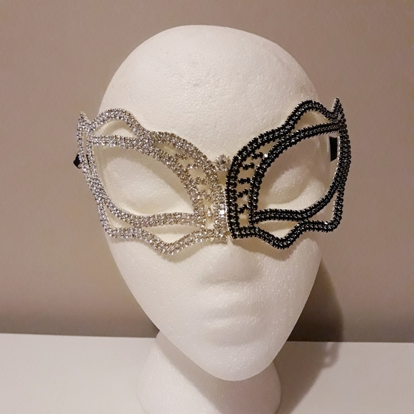 Crystal Masquerade Mask - Picture 3 of 7